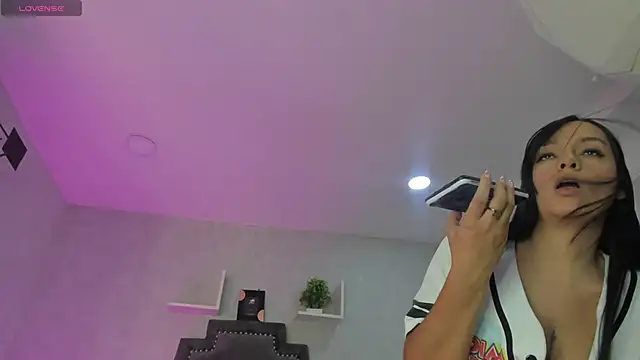 EmiliaRose  online show from 11.17.25