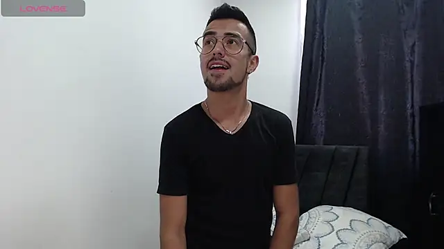 Snapshot of Demian_val chatting on 02.11.25 Demian val online show from 02.11.25