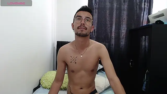 Snapshot of Demian_val chatting on 03.01.25 Demian val online show from 03.01.25