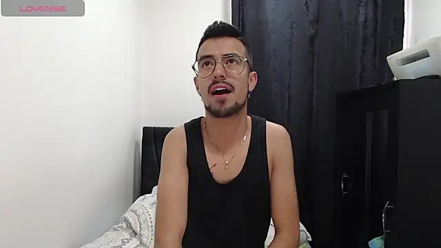 Snapshot of Demian_val chatting on 03.04.25 Demian val online show from 03.04.25