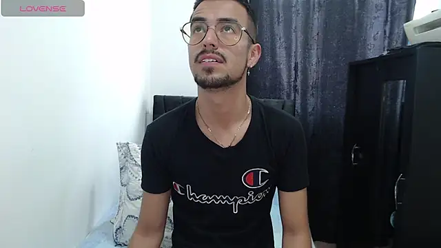 Snapshot of Demian_val chatting on 03.05.25 Demian val online show from 03.05.25