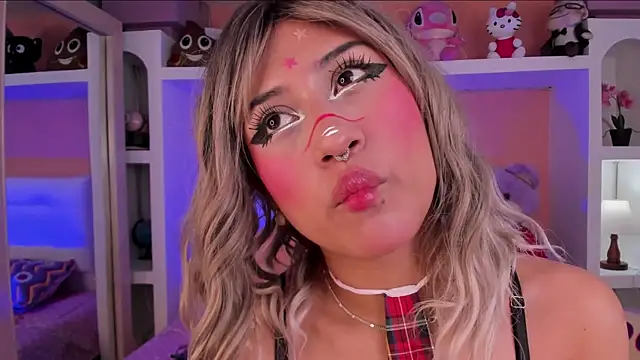 miss   megan online show from 12.05.25