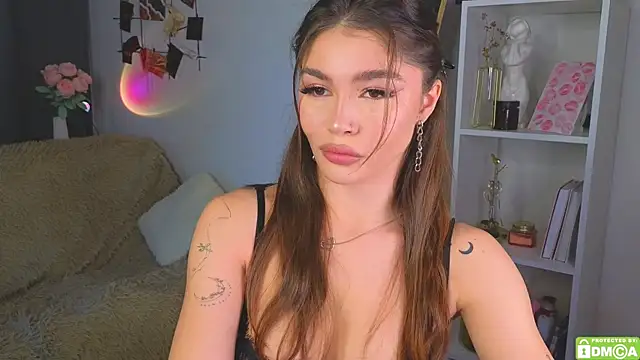 Snapshot of Caroline__Brown chatting on 10.09.25 Caroline Brown online show from 10.09.25