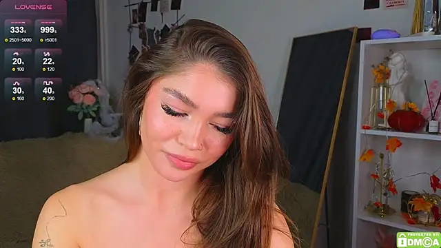 Snapshot of Caroline__Brown chatting on 11.05.25 Caroline Brown online show from 11.05.25