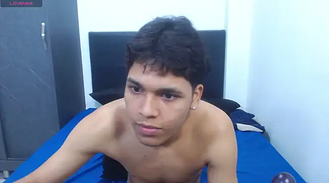 Snapshot of David_Gil19 chatting on 02.14.25 David Gil19 online show from 02.14.25