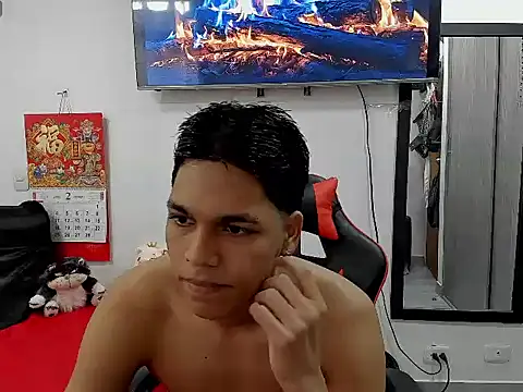 Snapshot of David_Gil19 chatting on 02.16.25 David Gil19 online show from 02.16.25