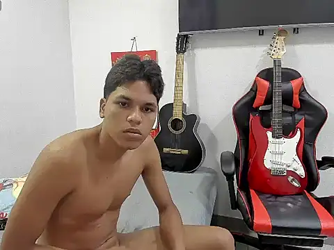 Snapshot of David_Gil19 chatting on 03.03.25 David Gil19 online show from 03.03.25