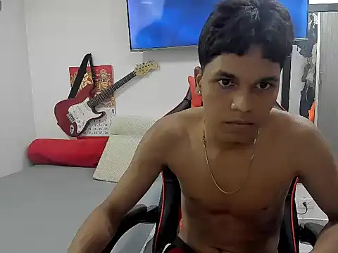 Snapshot of David_Gil19 chatting on 03.04.25 David Gil19 online show from 03.04.25