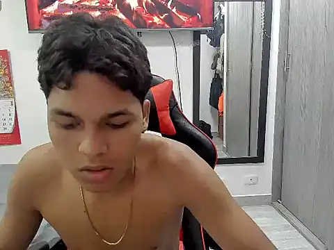 Snapshot of David_Gil19 chatting on 03.15.25 David Gil19 online show from 03.15.25