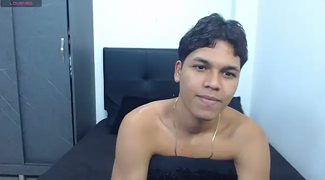 Snapshot of David_Gil19 chatting on 03.20.25 David Gil19 online show from 03.20.25