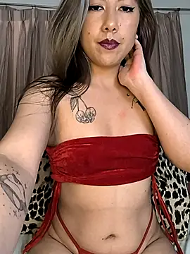 Snapshot of Tiff_Doll chatting on 10.06.25 Tiff Doll online show from 10.06.25