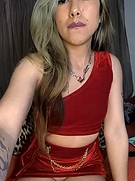 Snapshot of Tiff_Doll chatting on 11.21.25 Tiff Doll online show from 11.21.25