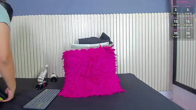 Aida-nicolle online show from 10.28.25