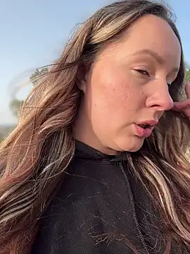 Mona Plus online show from 04.10.26