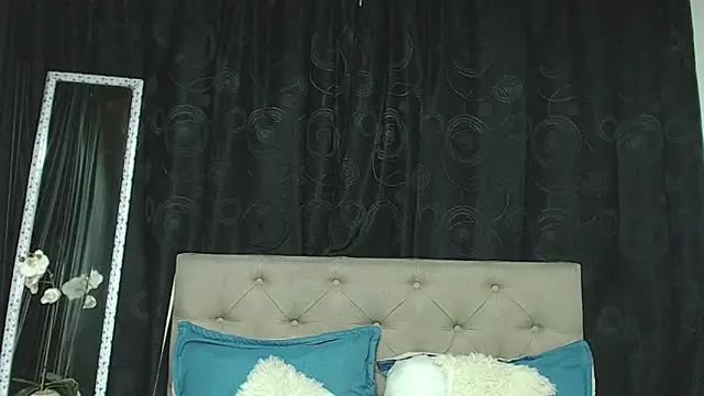 Snapshot of rebeka_kenye chatting on 03.06.25 rebeka kenye online show from 03.06.25