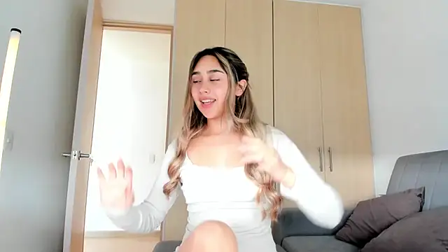 Hornyholly   online show from 01.31.26