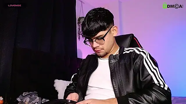 isaac-saenz online show from 11.05.25