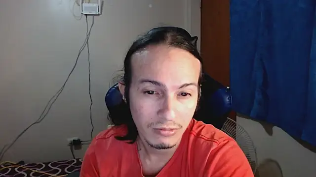 Snapshot of cholitohermoso chatting on 03.23.25 cholitohermoso online show from 03.23.25