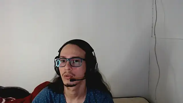 Snapshot of cholitohermoso chatting on 10.26.25 cholitohermoso online show from 10.26.25