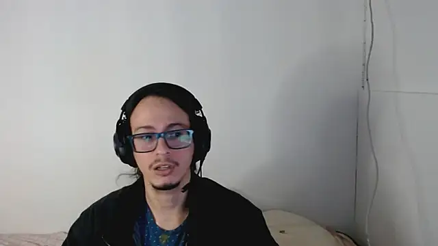 Snapshot of cholitohermoso chatting on 10.27.25 cholitohermoso online show from 10.27.25