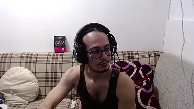 Snapshot of cholitohermoso chatting on 04.07.26 cholitohermoso online show from 04.07.26