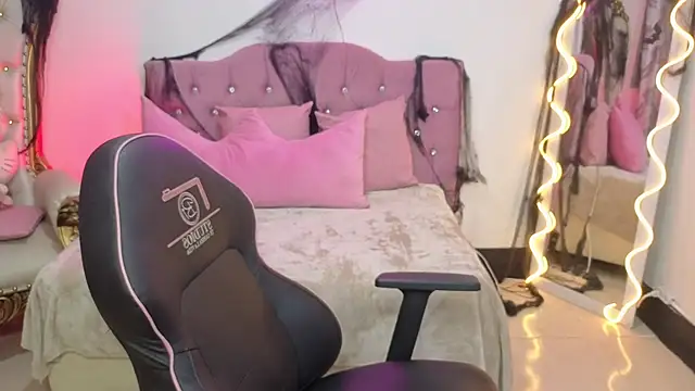 LUDO KITTY TAY online show from 10.19.25