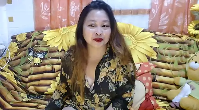 Snapshot of UrSweetClassyPinay chatting on 12.17.24 UrSweetClassyPinay online show from 12.17.24