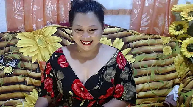 Snapshot of UrSweetClassyPinay chatting on 12.23.24 UrSweetClassyPinay online show from 12.23.24