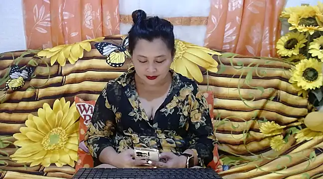 Snapshot of UrSweetClassyPinay chatting on 02.11.25 UrSweetClassyPinay online show from 02.11.25
