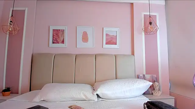 Snapshot of Annie_rhoades chatting on 12.15.25 Annie rhoades online show from 12.15.25