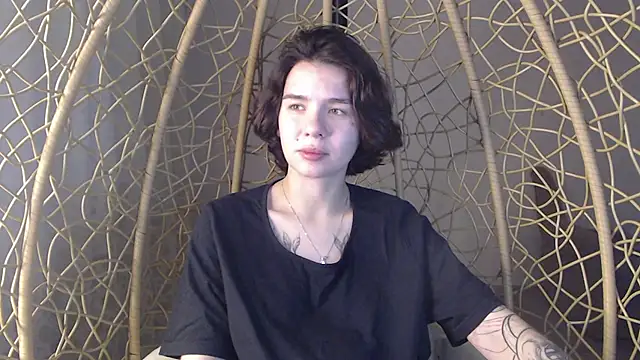 Snapshot of Anna-Sun chatting on 10.15.25 Anna-Sun online show from 10.15.25