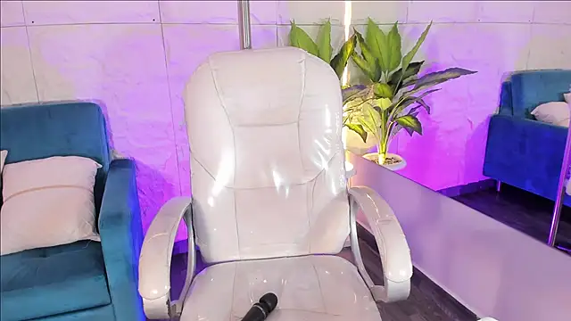 MelanieHillss online show from 02.11.26