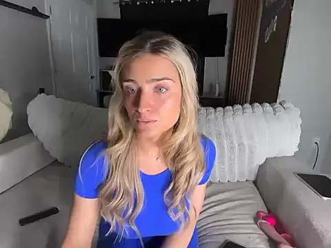 Snapshot of meggsworld chatting on 04.12.26 meggsworld online show from 04.12.26