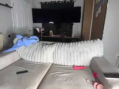 Snapshot of meggsworld chatting on 04.16.26 meggsworld online show from 04.16.26