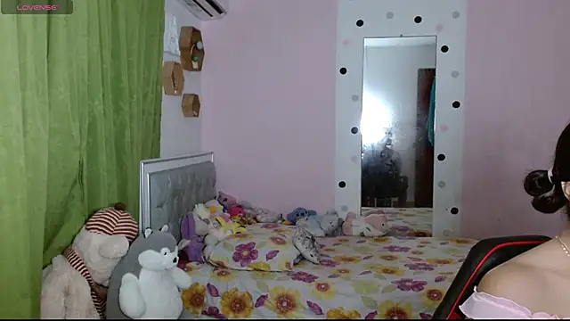 Violett 11 online show from 10.28.25