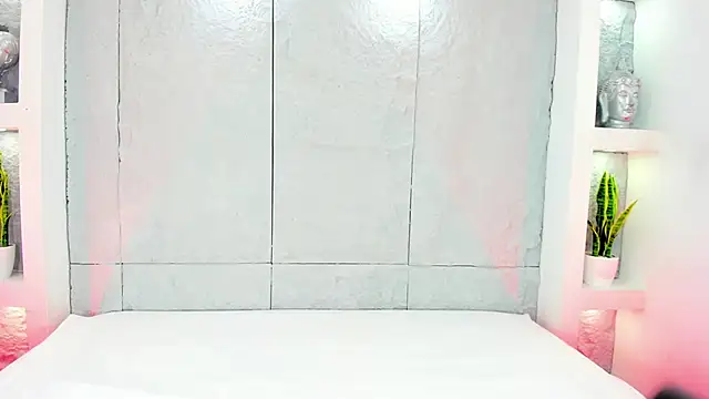 MiaMistrex online show from 10.28.25