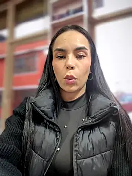 Naatalia online show from 10.18.25