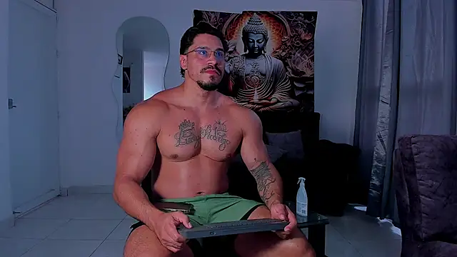 Valentino Dosantos  online show from 10.18.25