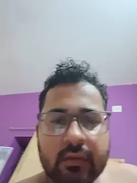 Snapshot of susthovai chatting on 05.25.26 susthovai online show from 05.25.26