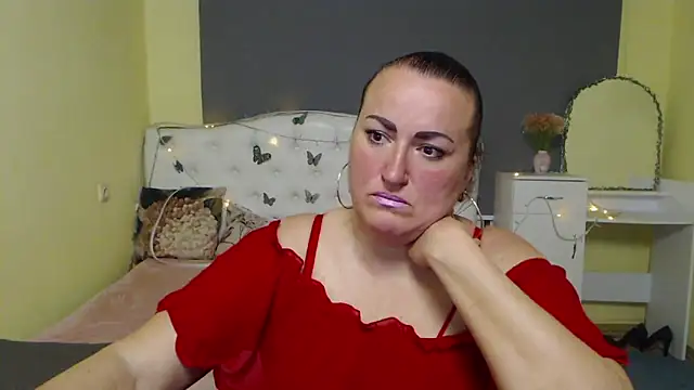 Snapshot of DianaMGG chatting on 04.22.26 DianaMGG online show from 04.22.26