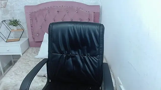 Snapshot of camilah_tk chatting on 02.18.25 camilah tk online show from 02.18.25
