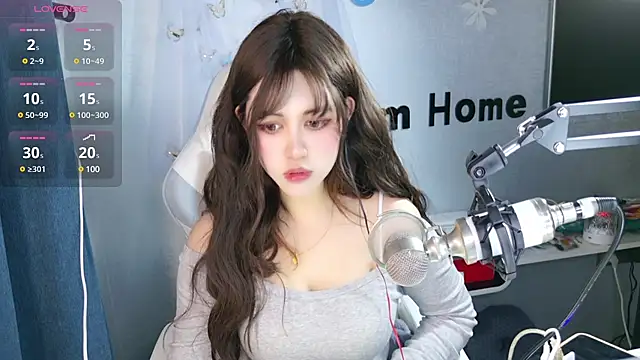 Snapshot of hanhan-baby chatting on 02.18.25 hanhan-baby online show from 02.18.25