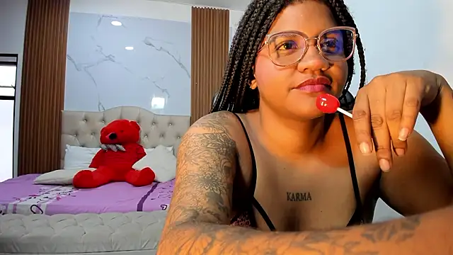 Snapshot of ZahraRose chatting on 02.02.26 ZahraRose online show from 02.02.26