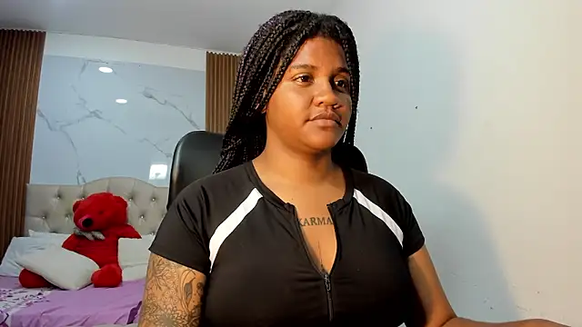 Snapshot of ZahraRose chatting on 02.11.26 ZahraRose online show from 02.11.26