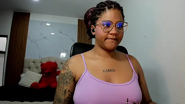 Snapshot of ZahraRose chatting on 02.26.26 ZahraRose online show from 02.26.26