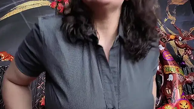 AmandaKovich online show from 10.28.25