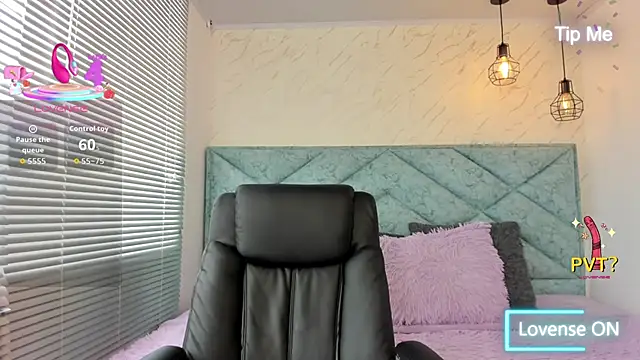Snapshot of Katty_love01 chatting on 10.09.25 Katty love01 online show from 10.09.25