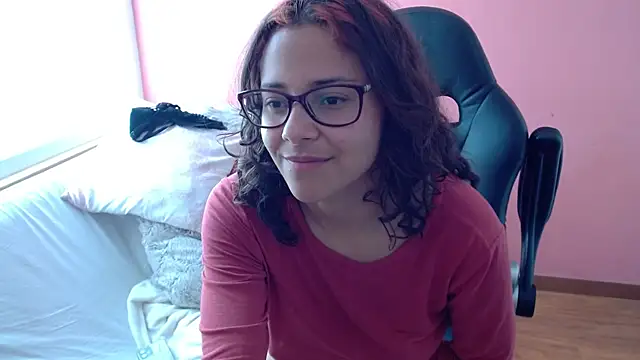 Snapshot of morahaze chatting on 10.18.25 morahaze online show from 10.18.25