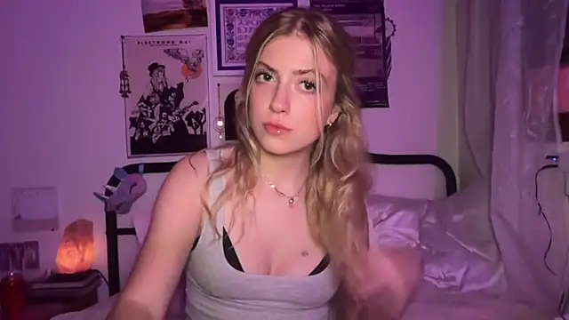 Snapshot of sinfulblonde1 chatting on 03.20.25 sinfulblonde1 online show from 03.20.25