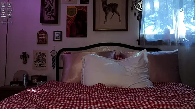 Snapshot of sinfulblonde1 chatting on 11.10.25 sinfulblonde1 online show from 11.10.25